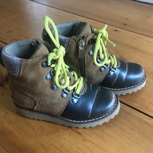 Boys UGG brand leather hiker boots size 10! EUC